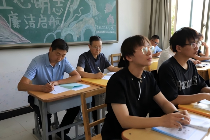 深入课堂察学情  凝心聚力开新篇 ‖ 学院领导深入课堂听“开学第一课”