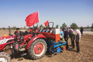 农校对接，政企助力，送机下乡，科技助农