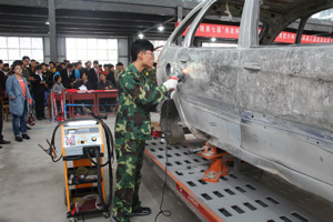 车辆工程系第八届汽车维修技能大赛